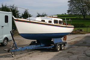 Halcyon 23 | (23'0") | On Road Trailer| 1970's | 1x 7.5hp inboard | 2 sets sails