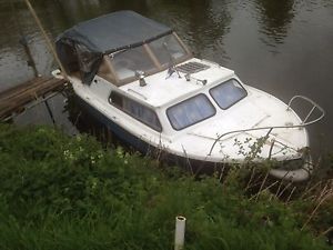 TEAL 22  FEET RIVER/CANAL CRUISER 4 BERTH ,OMC 120HP INBOARD ENGINE (RELIABLE)