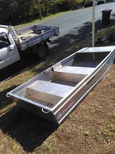Tinnie Savage Skimmer 300