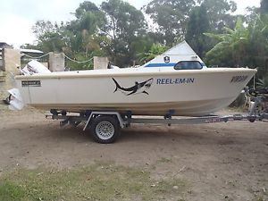 Bertram half cabin boat 90 hp Johnson outboard mackay trailer-gd condition cheap