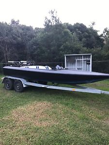 Ski boat