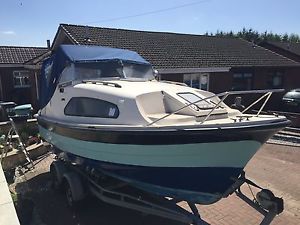 Sheltand 410 cabin cruiser, 4 Berth, Engine Rebuilt, Ready to go with Trailer