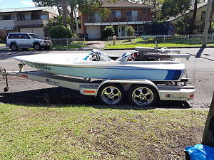 SKI BOAT.ZD SHOCKWAVE  16.5'.308 HOLDEN.TANDEM TRAILER.GREAT CONDITION
