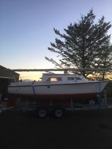 Sailboat / Trailer Sailer