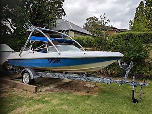 ski boat / fishing
