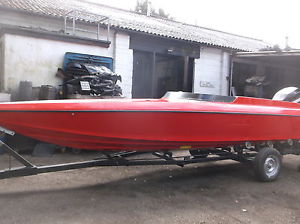 20 FT POWERBOAT HULL/INTERIOR AND UNROADWORTHY TRAILER