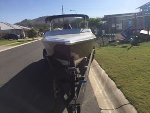 ski race boat