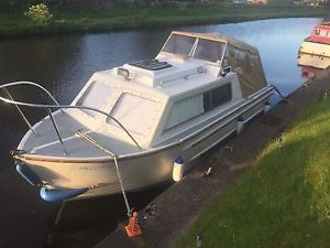 Boat  cabin cruiser canal boat