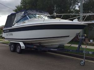 Haines Hunter SC 680 powered by a 225hp Evinrude Ocean Pro With Only 300 Hours