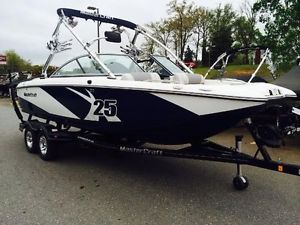 Mastercraft X25 wakesurfing wakeboarding boat 2011