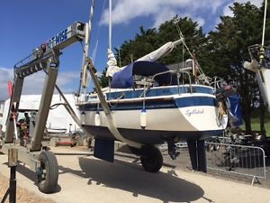 Newbridge Venturer 22 Sailboat - Needs Repair
