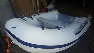 ***Mercury 220 Ultra Light Tender NEW BOXED ****