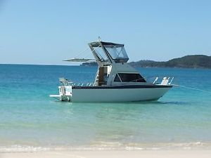 Cairns Custom Craft 8.0 Flybridge Cruiser