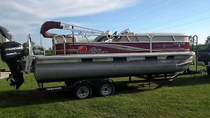 2012 Suntracker Party Barge 22FT  w/  Trailer
