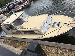 Cabin cruiser fox 700