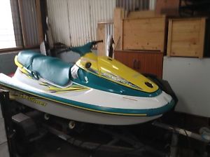 YAMAHA WAVERUNNER 700 JET SKI, 3 SEATER, LITTLE FRESH WATER USE,SERVICED JUNE 16