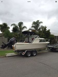 Mustang Nova 18ft half cabin with 2 stroke 135 hp 5.5 meters
