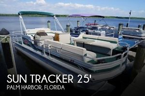1999 Sun Tracker Party Barge 25 Signature Series