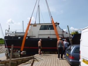 houseboat liveaboard
