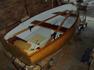sailing dinghy/tender