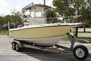 2005 Key West 2300 Center Console