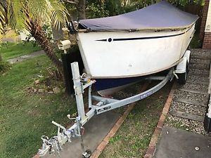 20FT fiberglass boat with dule axle trailer and 186 Holden motor (VERY UNIQUE)