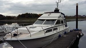 33 Ft Princess Flybridge boat