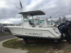 2000 Robalo R2420