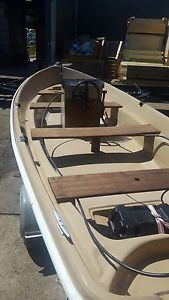 BONWITCO 475 TROUT FISHER YAMAHA 25 AUTOLUBEGalvanised trailer Ready for season