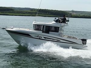 2014 BARRACUDA 9 FLYBRIDGE IN IMMACULATE CONDITION