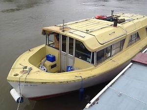 Houseboat live aboard cruiser
