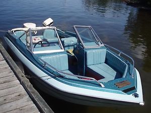 1981 GLASTRON V HULL BOWRIDER BOAT WITH 90 hp JOHNSON OB MOTOR with TRAILER