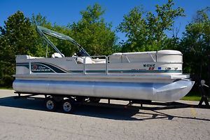 2003 Sun Tracker Party Barge 25' Tri-Toon 42-45 MPH. In EXCELLENT CONDITION!