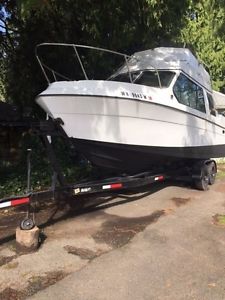 Reinell Cabin  Cruiser  26 ' 1976 with trailer .