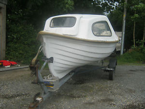 12FT MAXCRAFT FISHING BOAT ON A GALVANISED SNIPE TRAILER EVINRUDE OUTBOARD