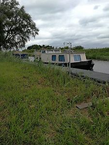 Ideal for two people to live aboard or cruise the waterways of Britain or Europe