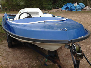 SPEEDBOAT 14 FT FOR REPAIR OR RESTORATION WITH INBOARD FORD 3.0L ESSEX V6 ENGINE