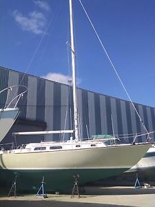 PEARSON 35 1977 SAILBOAT - MUST SEE TO APPRECIATE - GREAT LINES