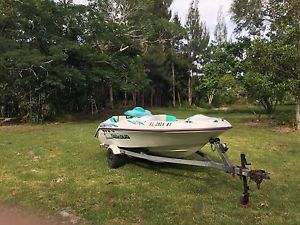 boats Sea Doo challenger 1997 14  green and white fiberglass