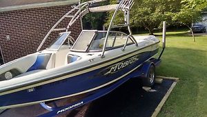 2005 Moomba Mobius LSV wakeboard boat 550 hrs
