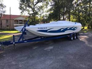 2004 Commander Boat Cat hull 496 Mag Baja Catamaran magic fountain