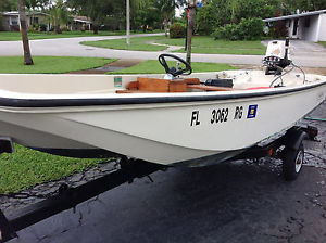 1975 Boston Whaler Sport image 1
