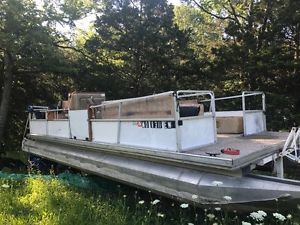 24ft 1978 pontoon with original 50horse outboard