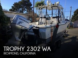 1990 Trophy 2302 WA