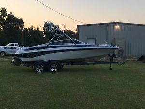 2006 Crownline ski boat