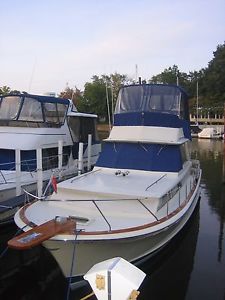 Chris Craft Commander 38' sedan bridge boat yacht - 1968 restored to like new