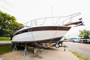 1984 CHRIS CRAFT 33' EXPRESS
