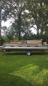1985 SunTracker Party Barge