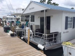 2016 Catamaran Cruiser Aqua Lodge Dual Stateroom