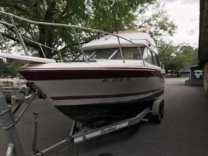 1987 Bayliner 2450 Cierra Command Bridge